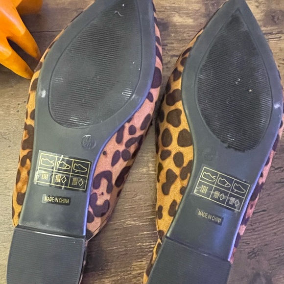 Lulus cheetah print slides / flats - Picture 2 of 4
